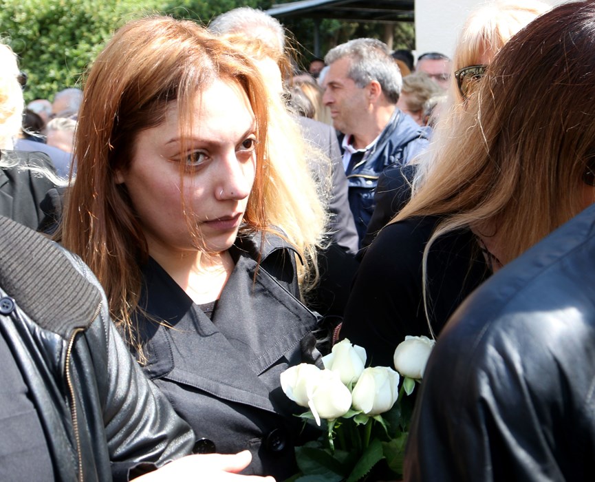 Η Μαρία Ψάλτη στην κηδεία του πατέρα της