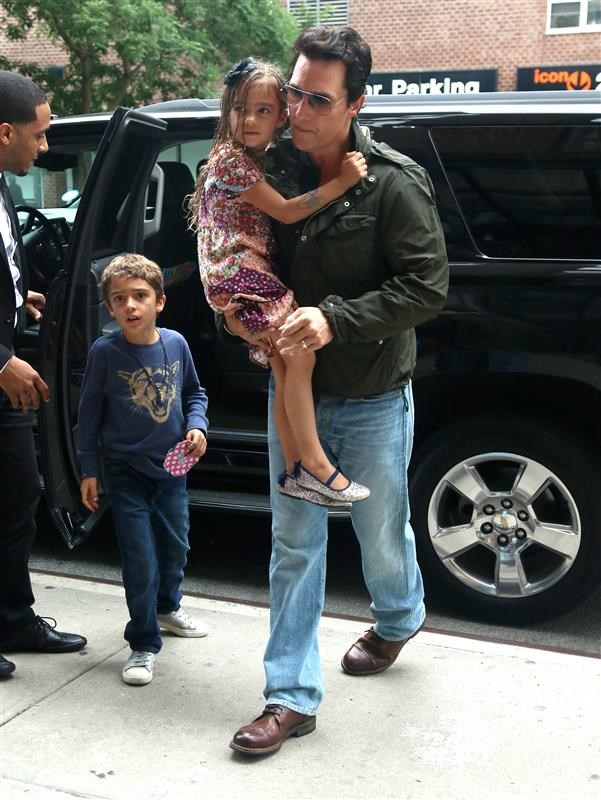 Ο Matthew McConaughey, βόλτα με τα παιδιά του