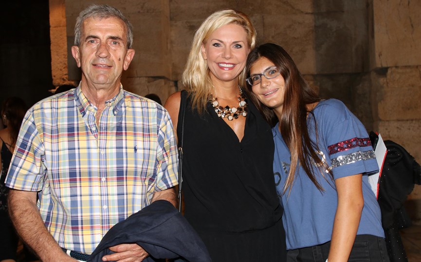 Η Έμη Λιβανίου με την οικογένειά της.