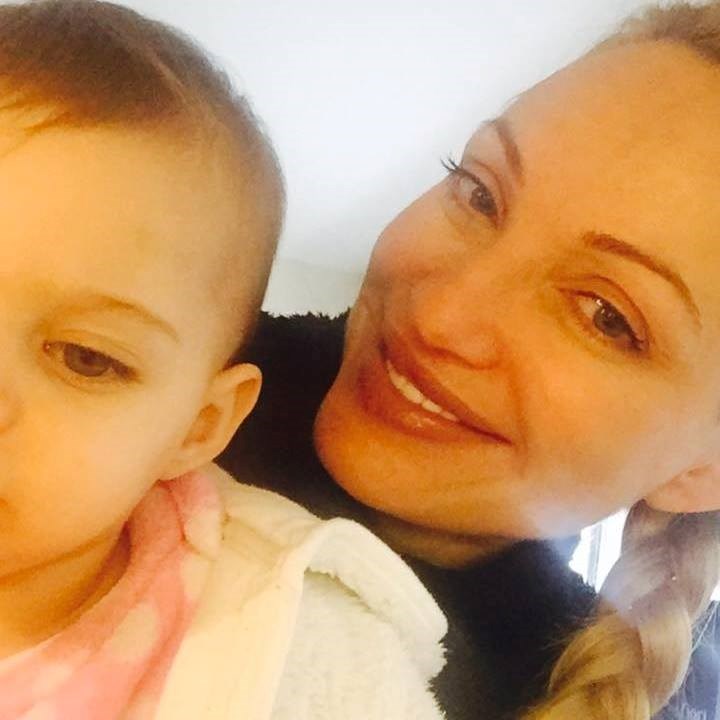 Η Τζένη Ιωακειμίδου ποζάρει με την κόρη της στο instagram