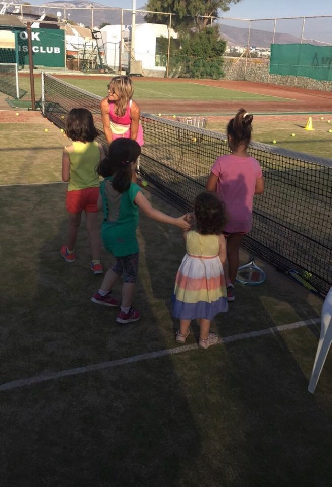 Η κόρη της Δέσποινας Καμπούρη στοι γήπεδο τένις!