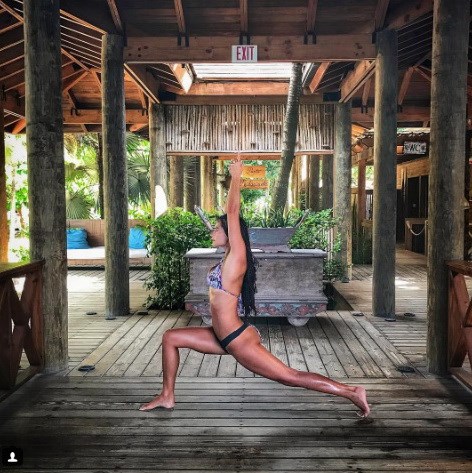 Η Χριστίνα Μπόμπα κάνει yoga