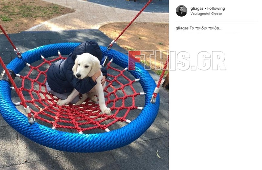 Ο γιος του Γιωργου Λιαγκα παιζει με τον σκυλο του