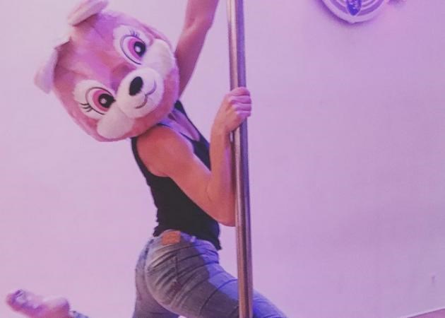 H Ιωάννα Τριανταφυλλίδου κάνει pole dancing