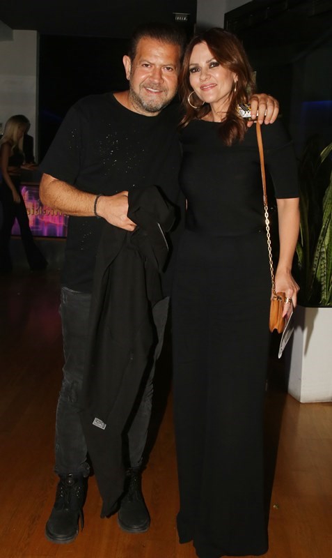 Ο Χάρης Κωστόπουλος και η σύζυγός του.