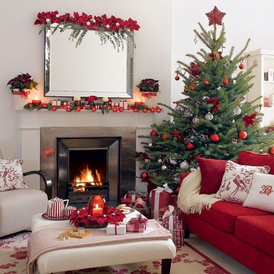 Χριστουγεννιάτικο σαλόνι σε αποχρώσεις κόκκινου και λευκού χρώματος